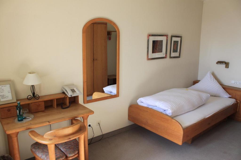 Schloss Neuburg Hotel Mosbach  Habitación foto