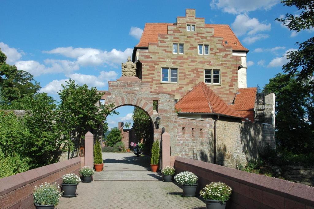 Schloss Neuburg Hotel Mosbach  Exterior foto